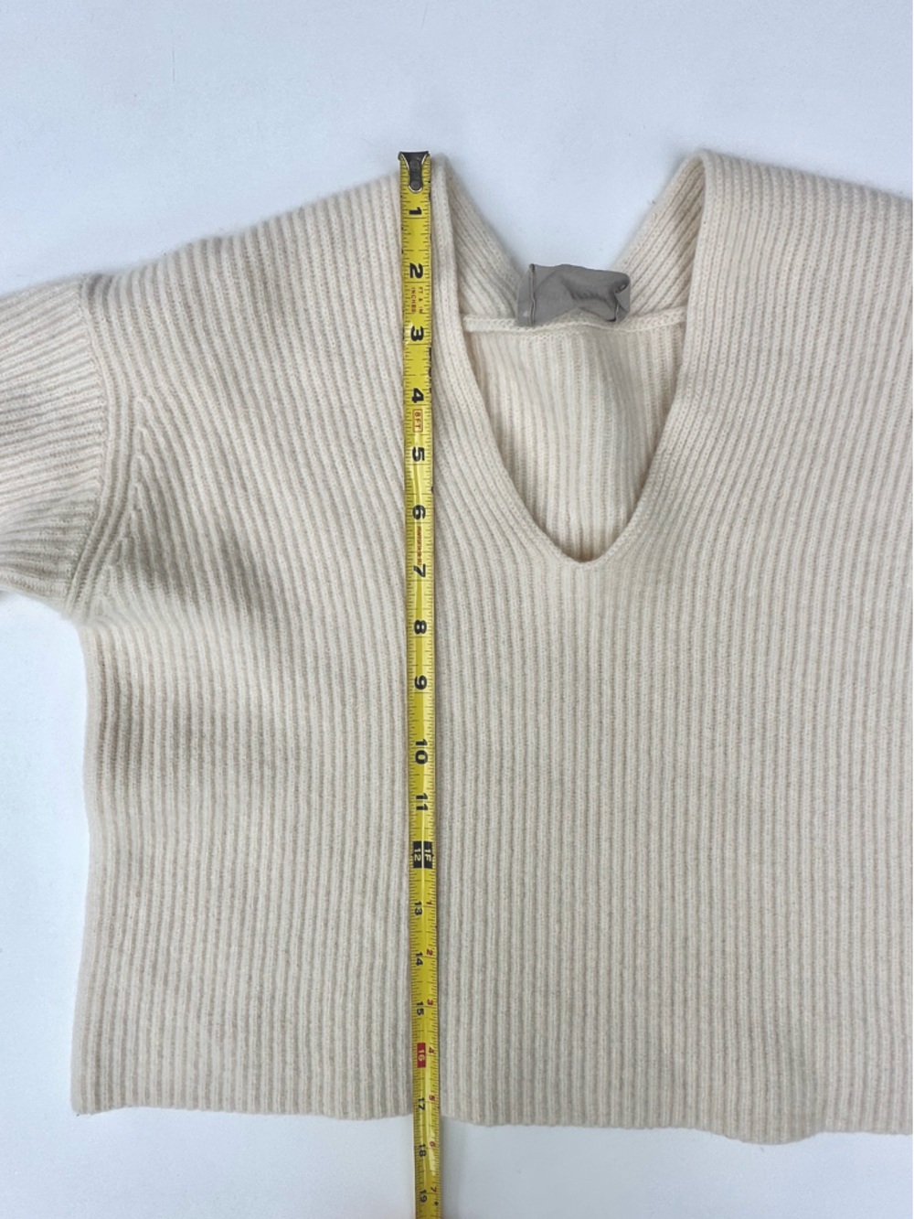 EUC Everlane 100% Cashmere Ribbed V-Neck Cropped Sweater in Cream, S - Picture 14 of 16